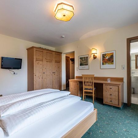 Hotel Gletscherblick Sankt Leonhard im Pitztal Esterno foto
