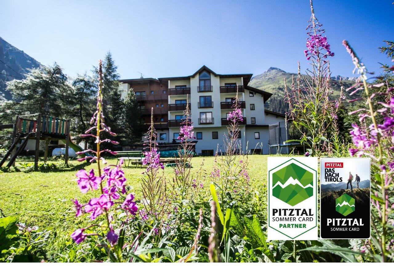 Hotel Gletscherblick Sankt Leonhard im Pitztal Esterno foto